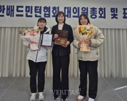 부산외대 배드민턴부, 2025 대한배드민턴협회 표창식에서 최우수단체상 및 최우수지도자상 수상