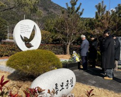 부산외대 마우나 참사 12주기 추모... '의료진 감사패'