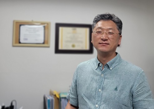 김응수 교수
