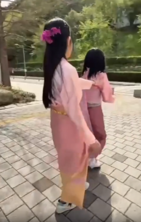 ???: Hype Boy 아니고 쏭끄란이요